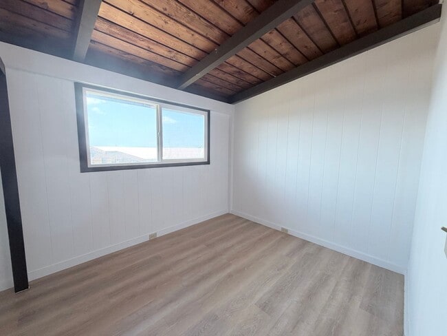 Building Photo - 3 Bedroom 1.5 Bathroom Single Family House Makakilo Home with Yard & Cool Breezes!