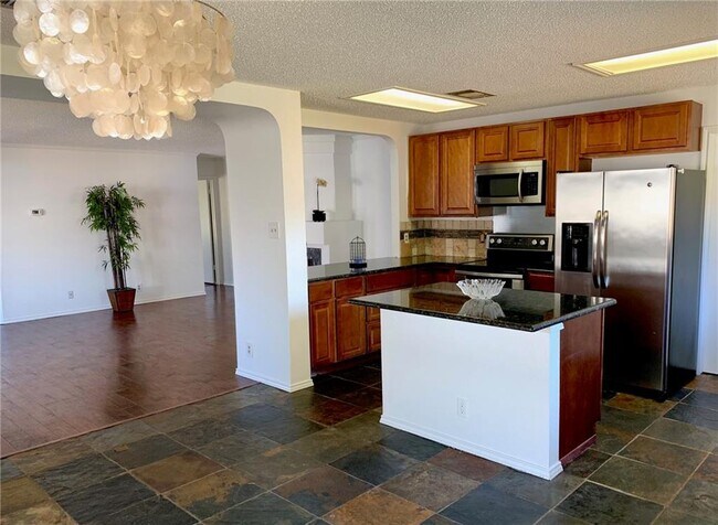 Building Photo - 2907 Donnell Dr