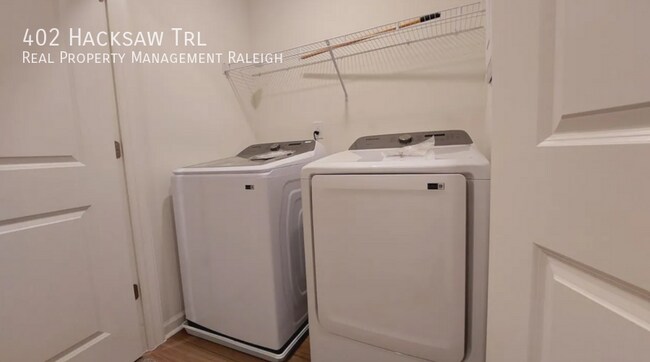 Building Photo - 402 Hacksaw Trl