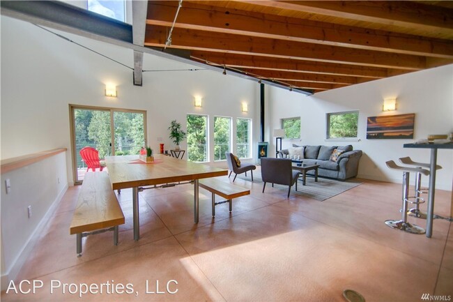 Building Photo - 4 br, 2 bath House - 931 W Lake Samish Dr.