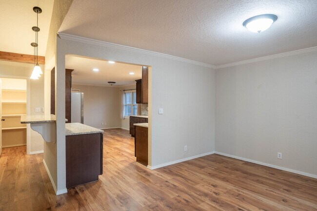 Building Photo - 4 Bed | 3 Bath in Central Tulsa!