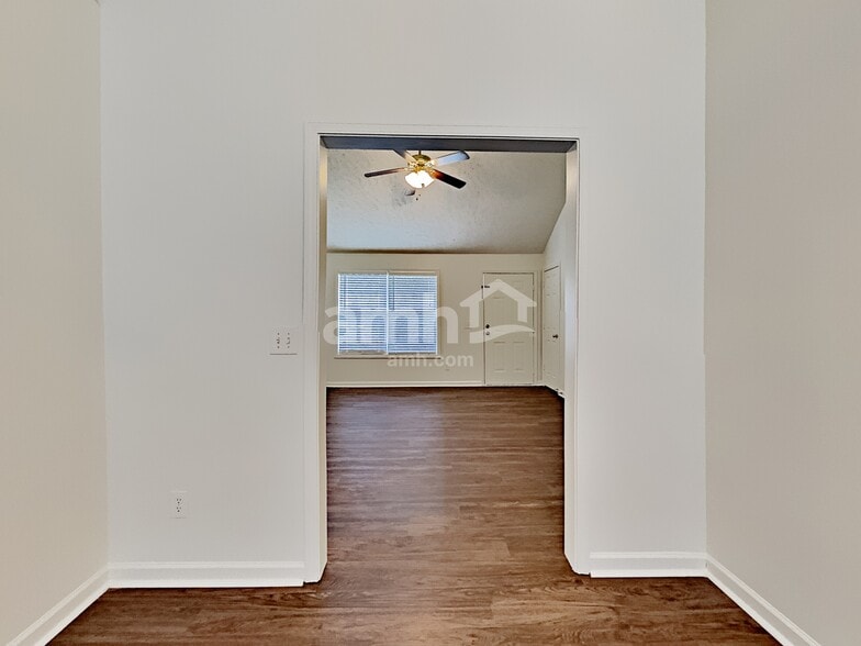 Building Photo - 3001 Mesquite Dr