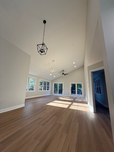 sharing family room - 218 Elizabeth Ave