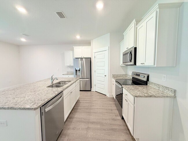 Building Photo - 5733 Danbury Blvd