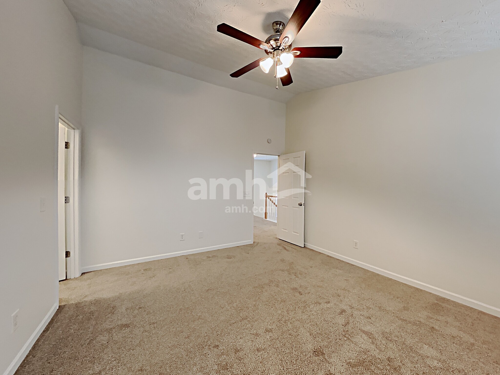 Building Photo - 330 Meadows Ln