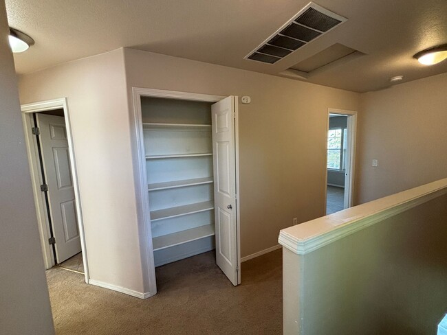 Building Photo - 3 Bedroom 2.5 Bath Two Story Duplex