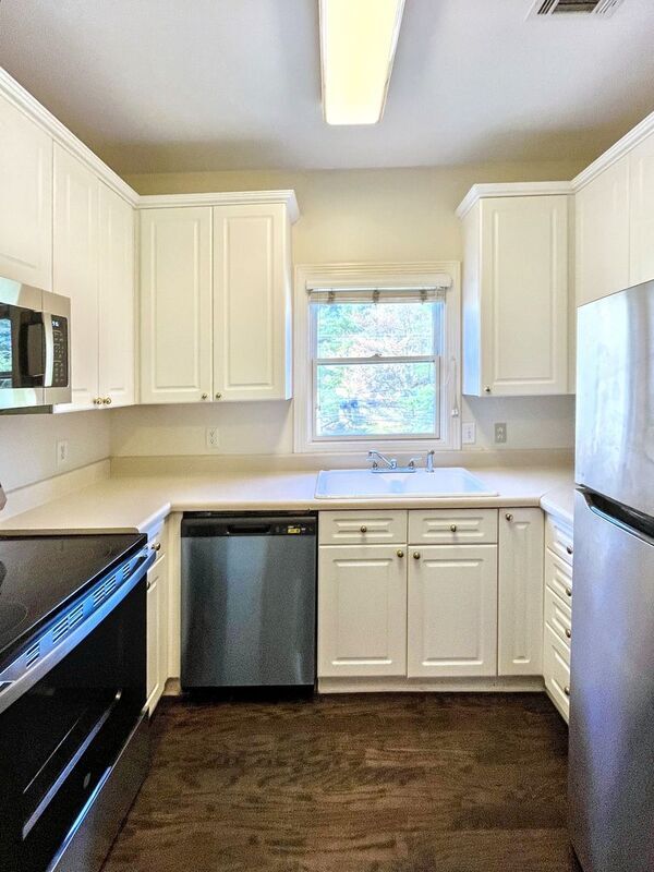 Building Photo - 116 31st Ave N