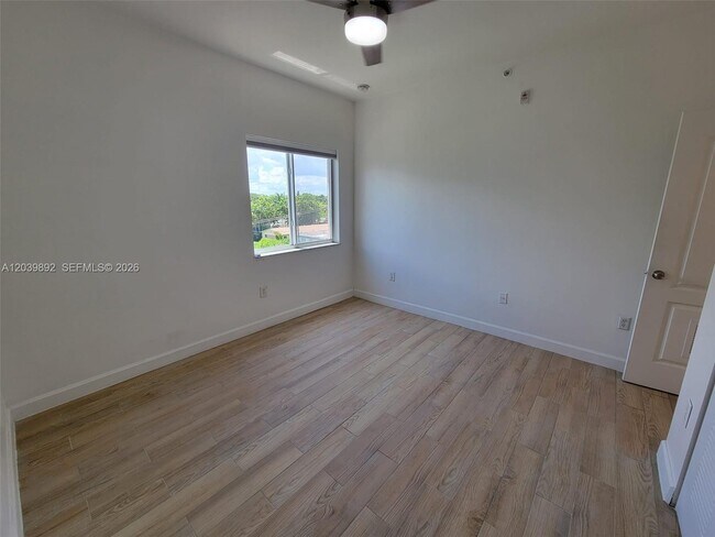 Building Photo - 1300 NE 109th St