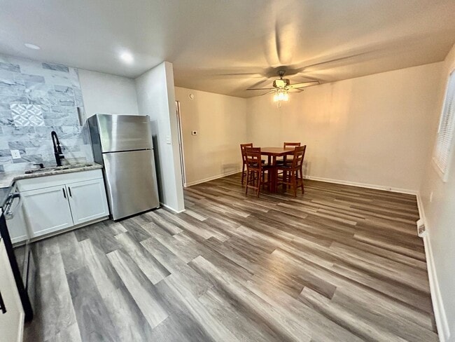 Building Photo - Spacious 4-Bedroom Home in Lancaster