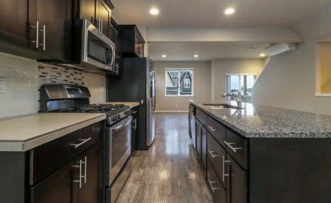 Building Photo - Wonderful home in Bethany!
