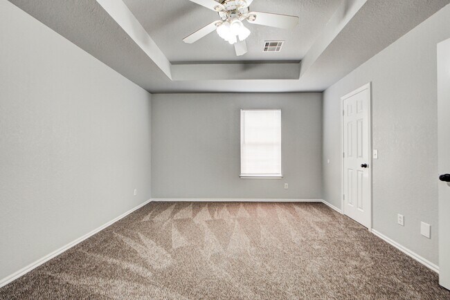 Building Photo - 917 Rambling Oaks Dr