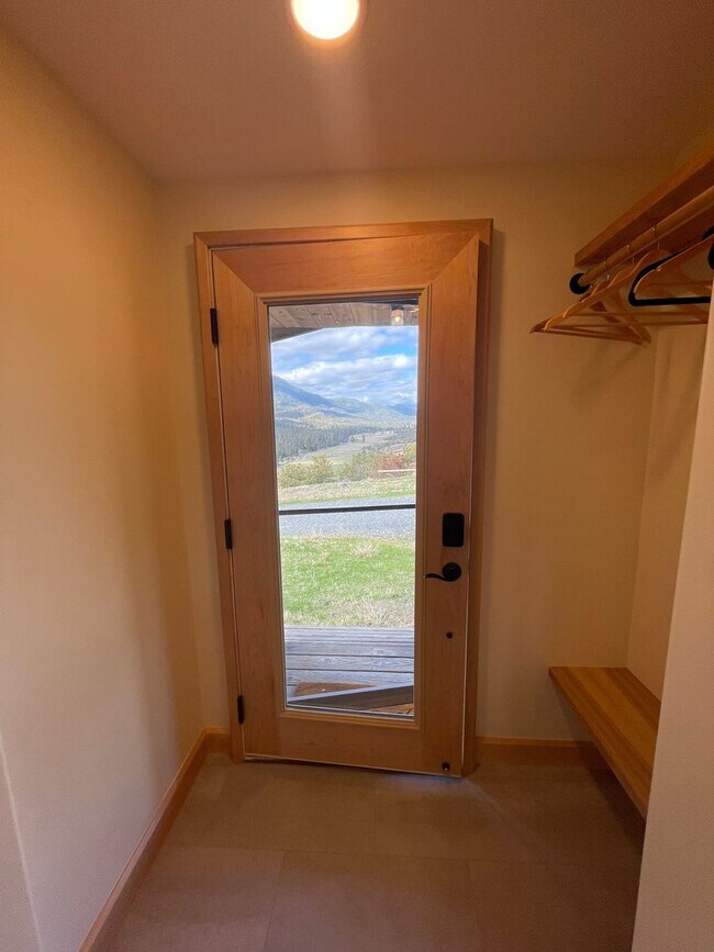 Building Photo - Rural 3 Bedroom, 2 Bath - Ruch & Applegate River Area