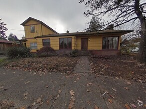 Building Photo - 2 Bedroom Duplex ~ Close to Campus ~ Pet F...