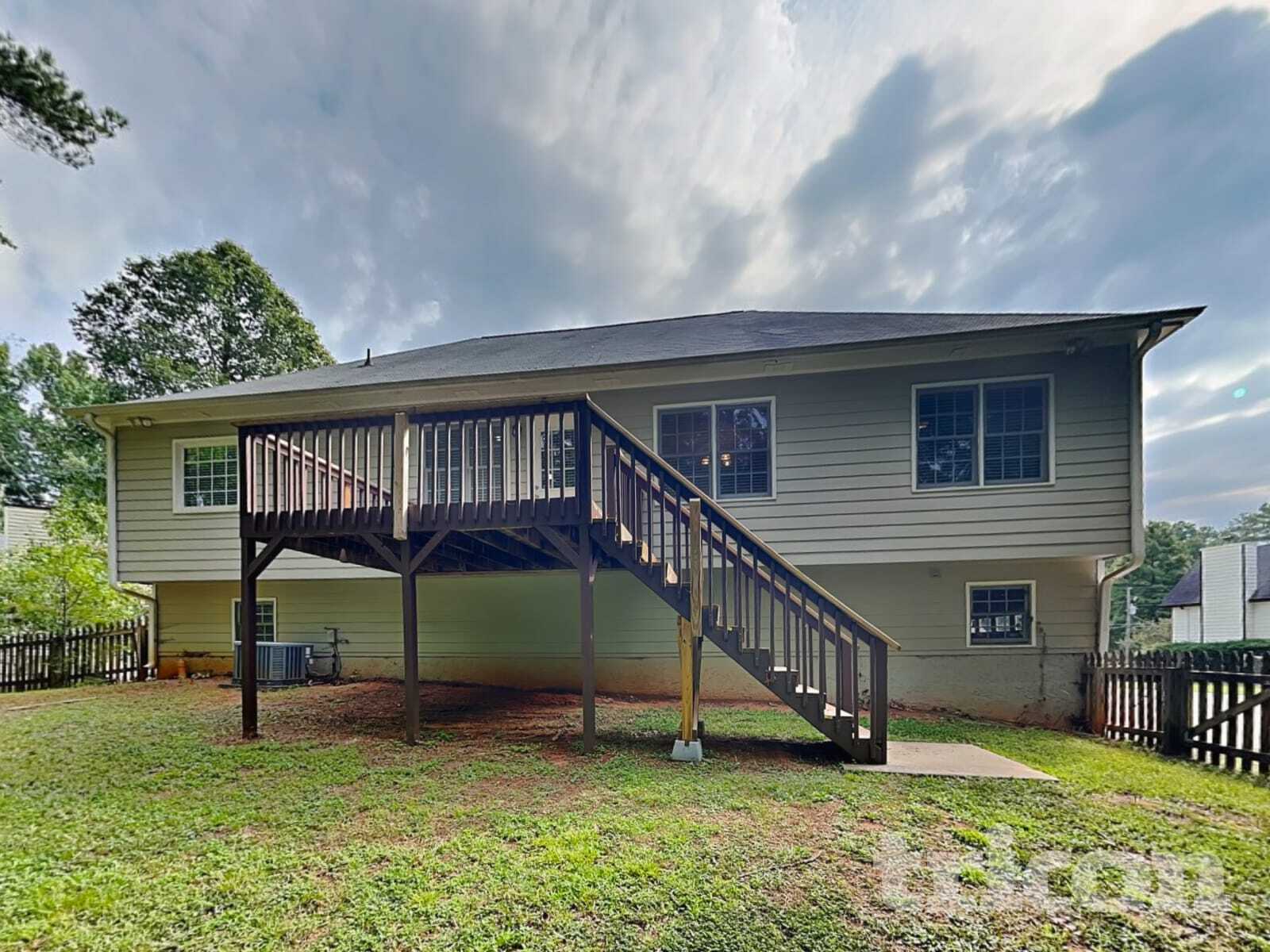 Building Photo - 411 Stewart Dr