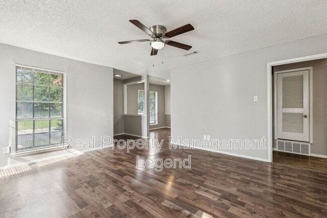 Building Photo - 8236 El Retiro Rd
