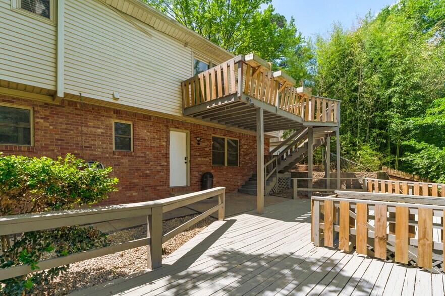 Building Photo - 11220 Bainbridge Dr