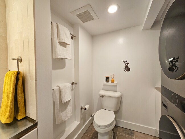 Building Photo - 80 Vine St