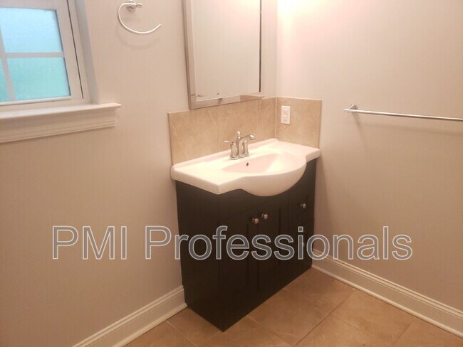 Building Photo - 1205 Cascade Falls Dr