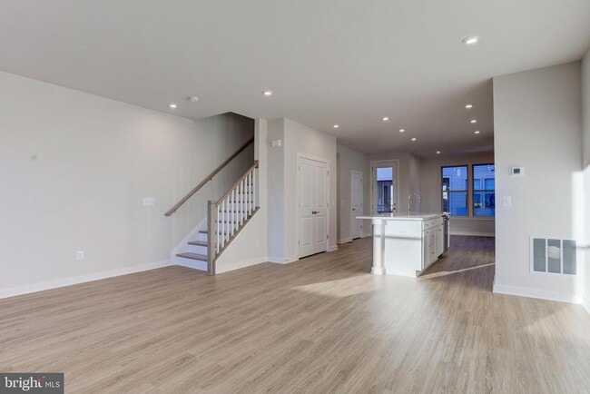 Building Photo - 13172 Arches Rd