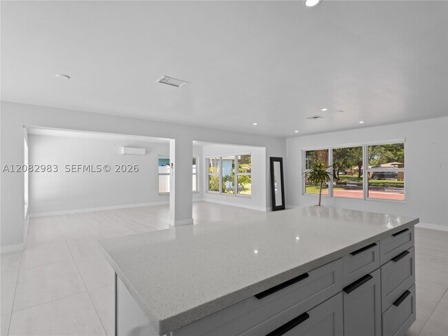 Building Photo - 421 S 56th Terrace