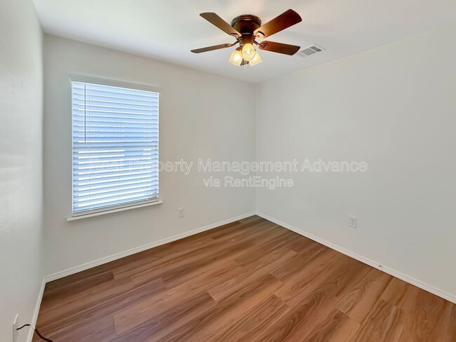 Building Photo - 1305 Savannah Ridge Dr