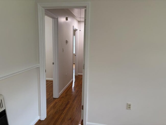 Building Photo - 921 Lonnie Farm Rd