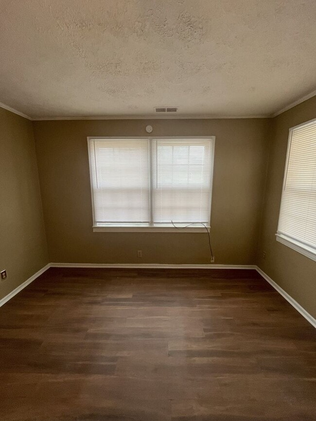 Building Photo - Relax on the Porch: Cozy 2-Bedroom Home in Talladega!!!