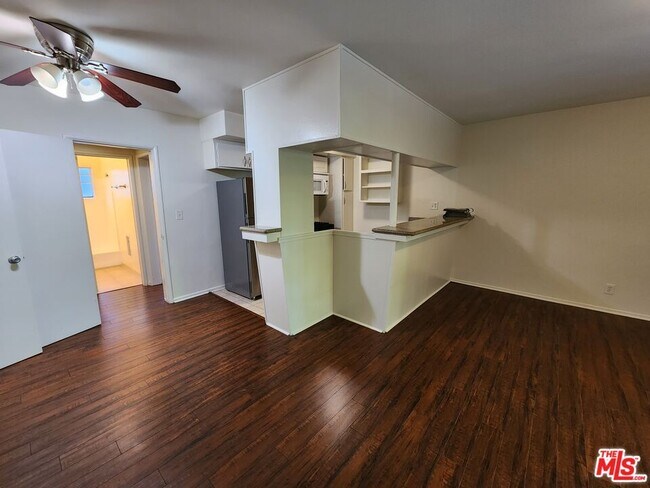 Building Photo - 1013 N San Vicente Blvd