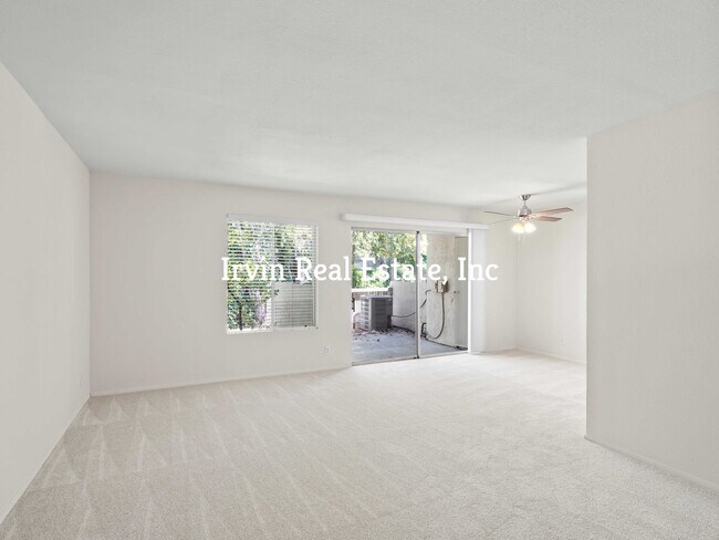 Building Photo - 2728 Oak Rd