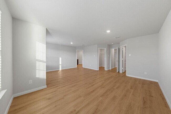 Building Photo - Spacious 3-Bed Townhome with Garage & Fenced Yard in New Braunfels – 1,920 Sq Ft!