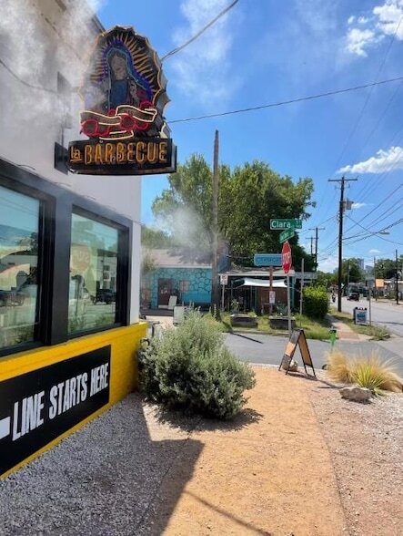 Building Photo - 2009 Canterbury St