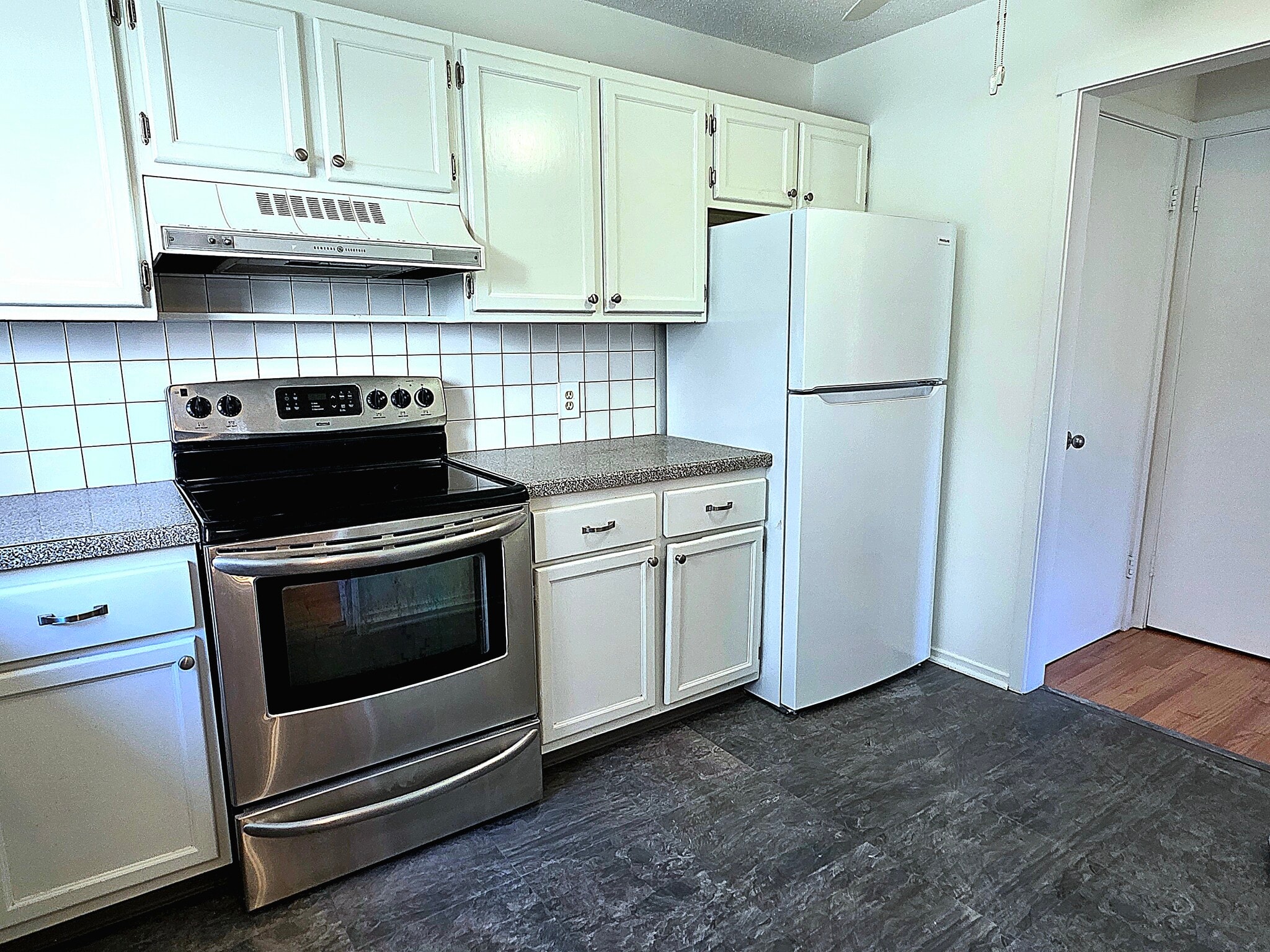 Building Photo - 563 Heritage Vlg