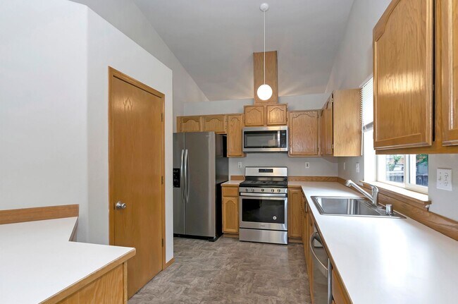 Building Photo - Spacious 4-Bedroom Home on a Tranquil Cul-de-Sac in Puyallup