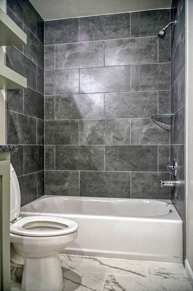 Building Photo - Brand New Home In Washington!