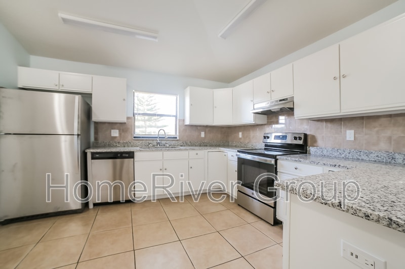 Building Photo - 544 Flamingo Dr