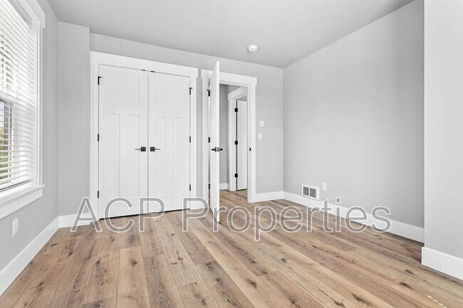 Building Photo - 2201 DeJong Dr