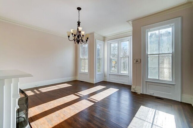 Building Photo - 2701 Cleinview Ave