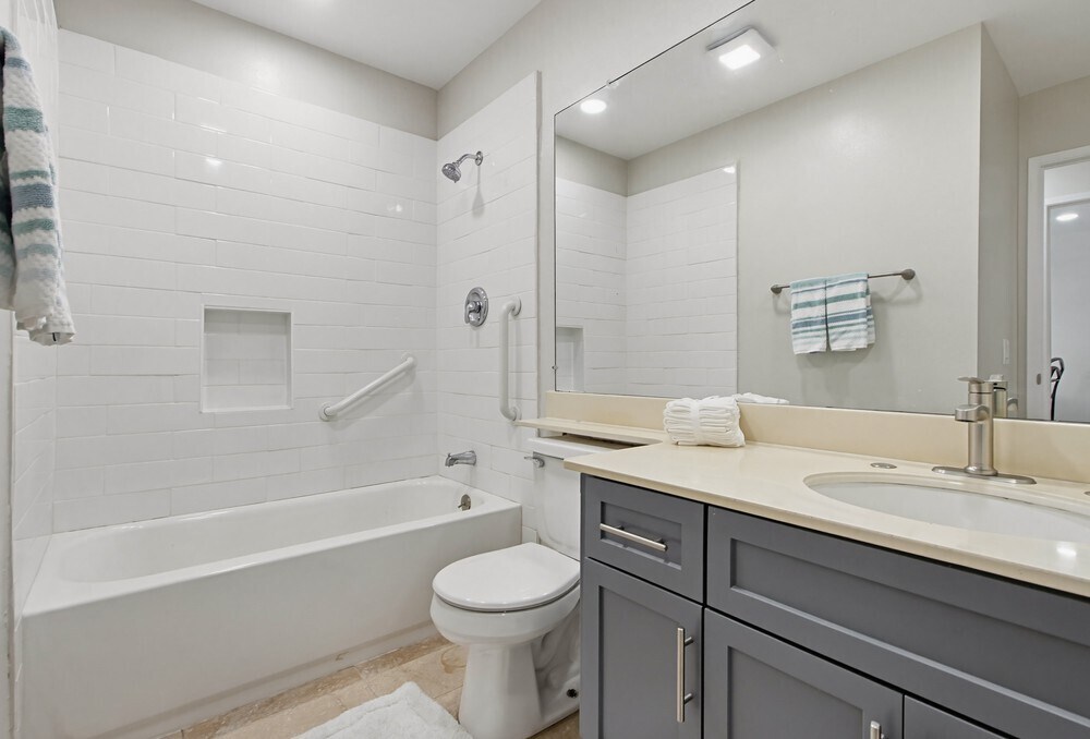 Building Photo - 17440 Plaza Cerado