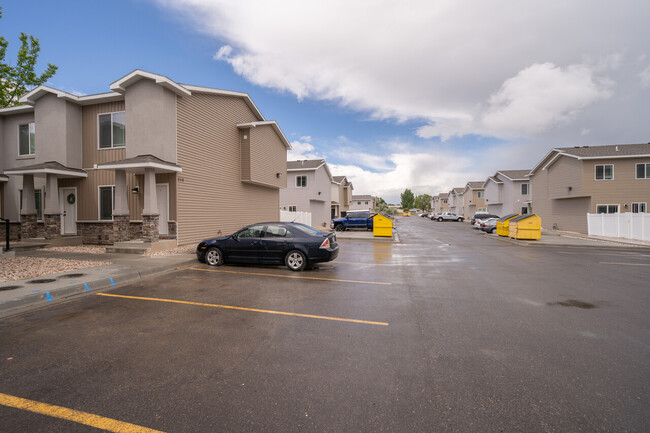 Building Photo - Saturn Townhomes
