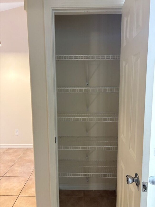 Building Photo - 1833 Sundown Dr