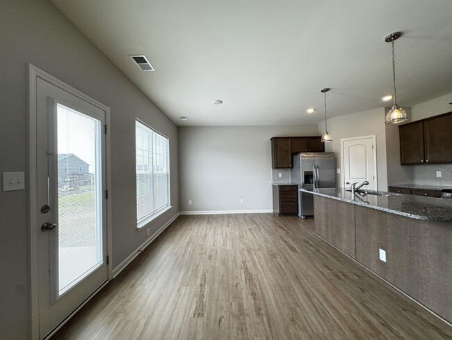 Building Photo - 224 Ivy Grn Pl