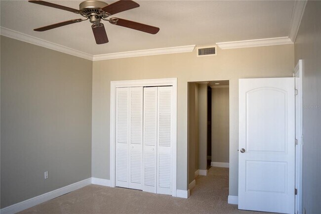 Building Photo - 1 Beach Dr SE