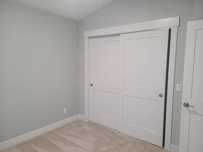 Building Photo - 2 bed, 2 bath newer construction condo