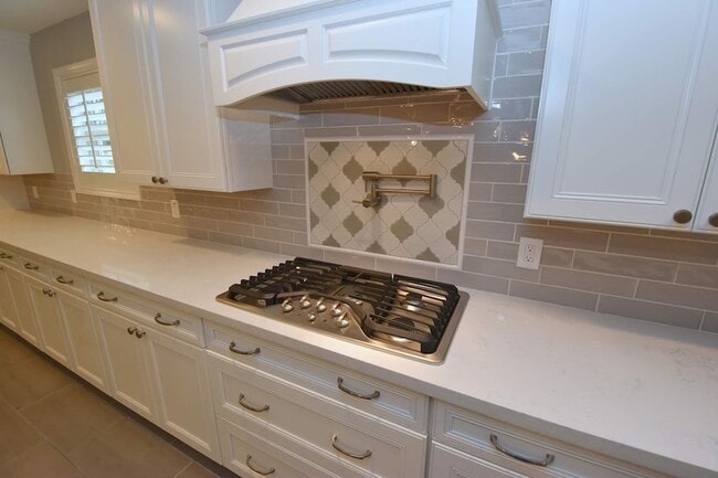 Building Photo - 10802 Meadow Lake Ln