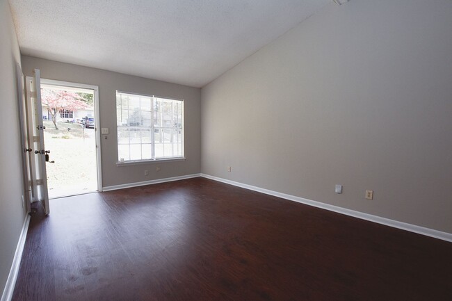 Building Photo - Single Family Home 3BR / 1BA