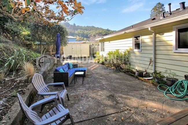 Building Photo - 122 Du Bois St