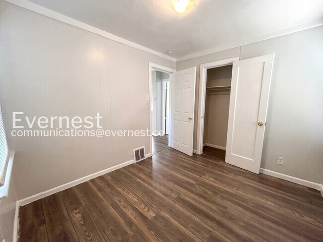 Building Photo - 2-Bed/1-Bath/Voucher Accepted/Available Soon!