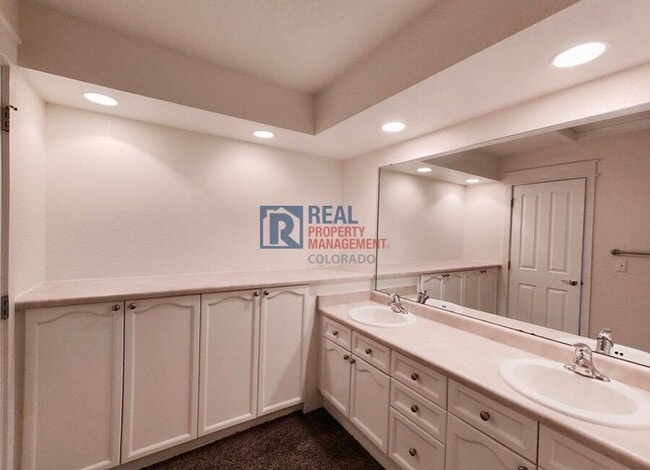 Building Photo - 2550 Winding River Dr