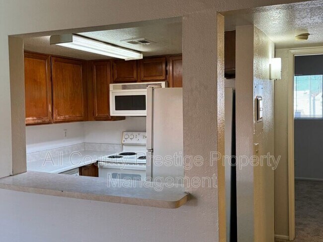 Building Photo - 1831 W Mulberry Dr