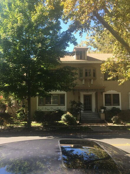 Building Photo - 701 21st St